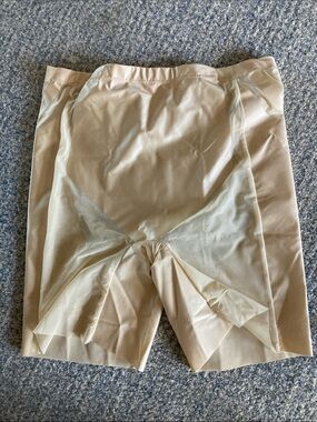 NWOT Underoutfit bonded at waist shaping short